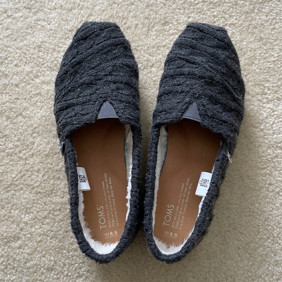 Toms Women’s Fur Lined Sweater Knit Slip-On Shoes. Size 8.5. - Picture 1 of 9